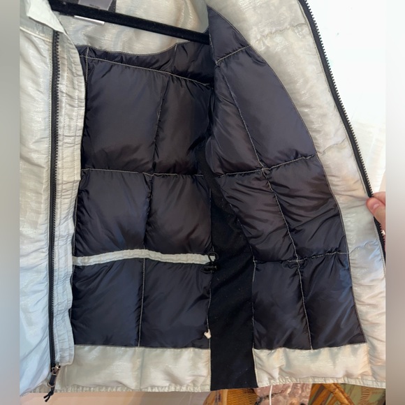 The North Face Puffer Jacket - Picture 4 of 9